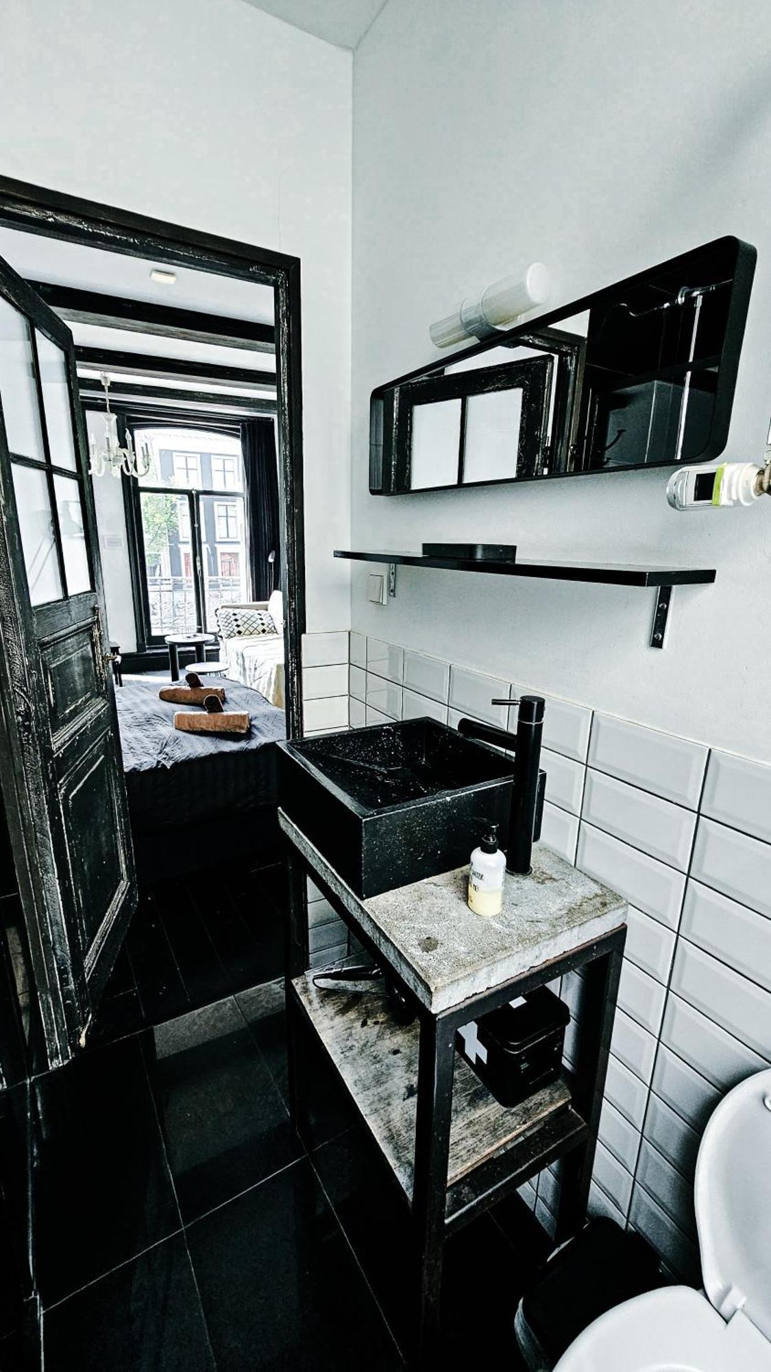 The Black Beauty Private Studio With Canal View From 1799 Amsterdam Ngoại thất bức ảnh